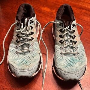 Mizuno Wave aero hug running shoes womens size 10